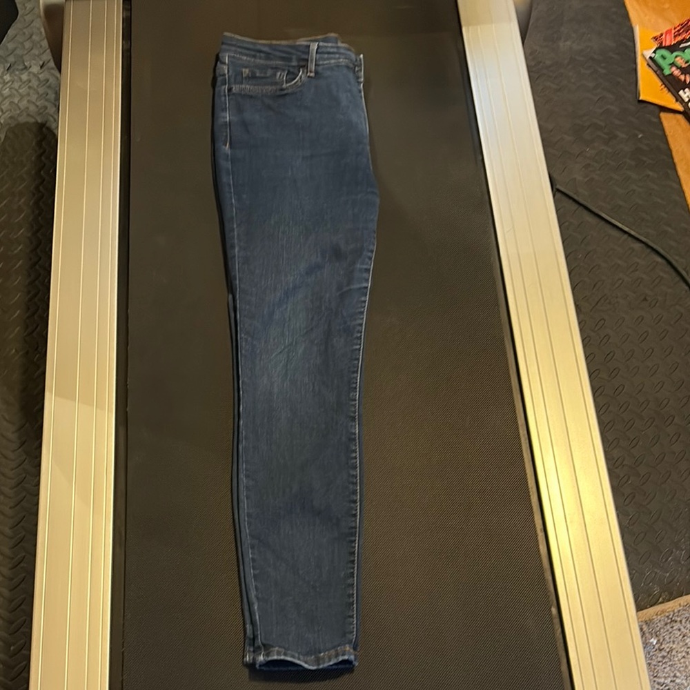 NYDJ women’s skinny jeans. Size 8. Good condition.